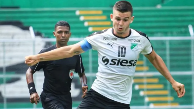 Benedetti disputa un duelo con el Deportivo Cali 