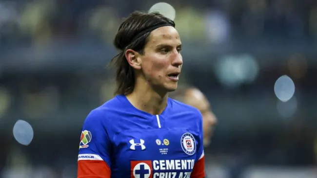 Igor Lichnovsky durante un partido con Cruz Azul