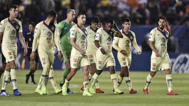 Jugadores del América salen preocupados del terreno de juego