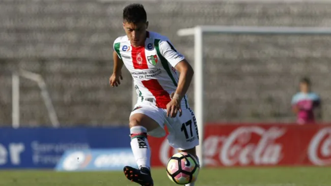 Esteban Carvajal en un partido con Palestino