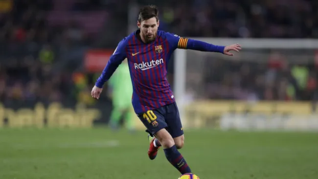 Messi controla el balón en el juego entre Barcelona y Leganés