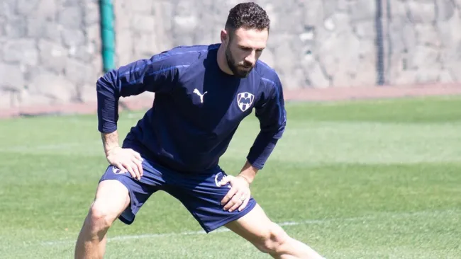 Layún durante su primer entrenamiento con Rayados 