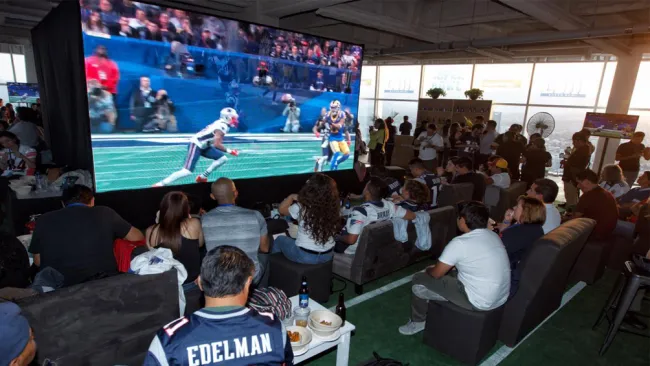 Aficionados mexicanos disfrutan del SB LIII