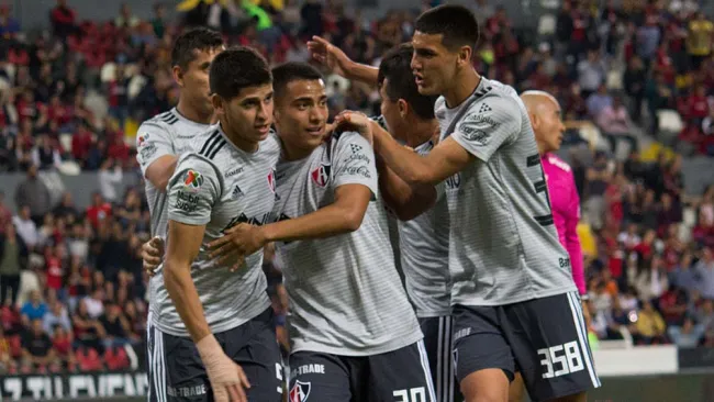 Jugadores del Atlas festejan un gol