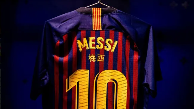 Playera de Messi con letras chinas