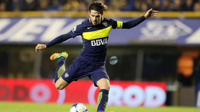 Fernando Gago en un partido de Boca