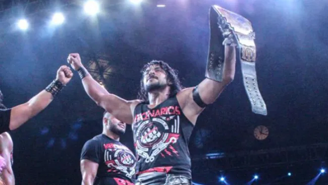 Hijo del Fantasma presume su campeonato Latinoamericano