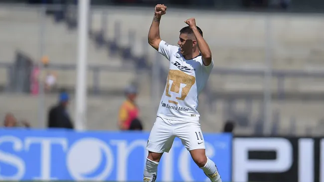 Ignacio Malcorra celebra gol con Pumas
