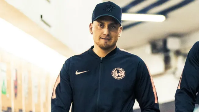 Nicolás Castillo en su llegada al Azteca