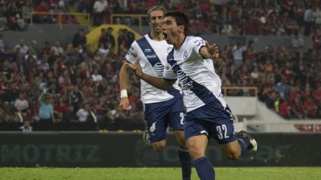 Matias Alustiza festeja anotación del triunfo de Puebla