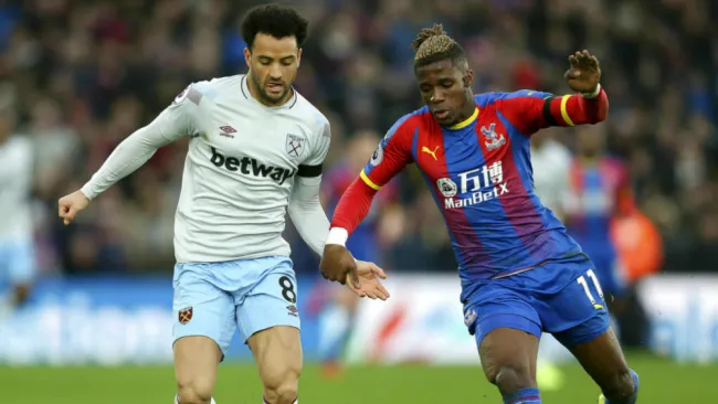 Anderson y Zaha pelean por el esférico