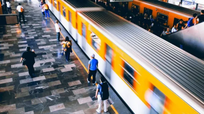 Anden del Sistema de Transporte Colectivo Metro