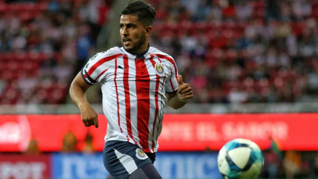 Miguel Ponce durante un partido con Chivas