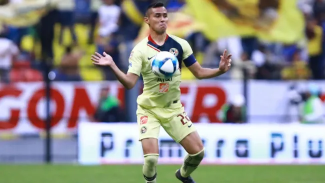 Paul Aguilar durante un juego con América