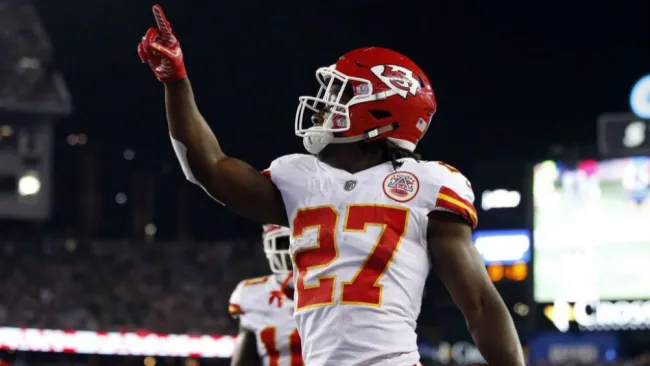 Kareem Hunt durante un partido de Kansas City