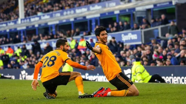 Raúl Jiménez celebra gol de Wolves