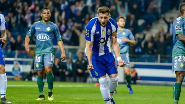 Herrera festeja gol contra Vitoria Setubal 