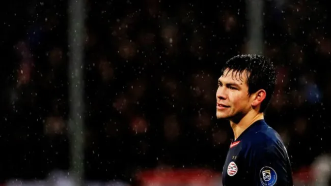 Lozano se lamenta en el partido contra Utrecht 