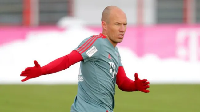 Arjen Robben se ejercita en un entrenamiento del Bayern