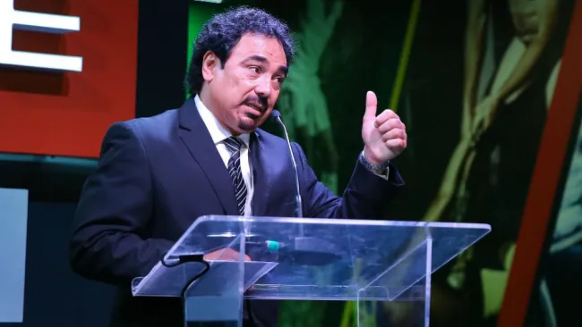 Hugo Sánchez durante un evento