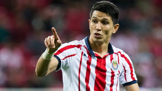 Jesús Molina en partido con Chivas