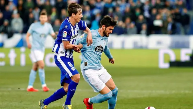 Pina y Okay Yokuslu durante el partido