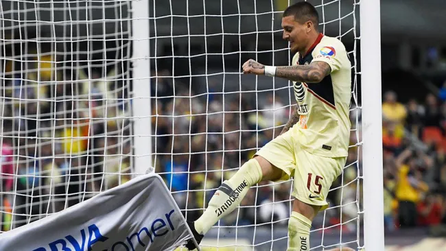 Nico Castillo se lamenta tras la falla