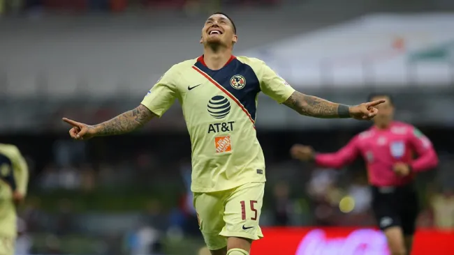 Nico celebra su anotación con las Águilas