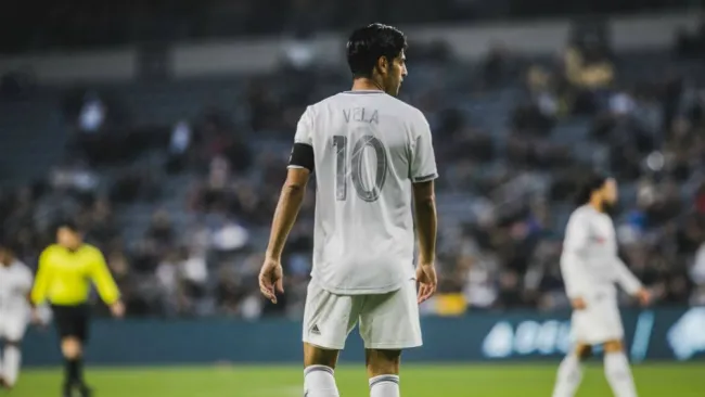 Carlos Vela durante un juego entre LAFC y Whitecaps