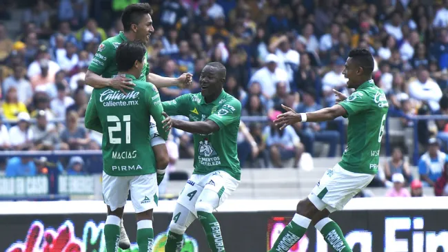 León celebra su anotación frente a Pumas 