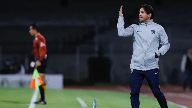 Marioni da indicaciones en juego de Pumas 