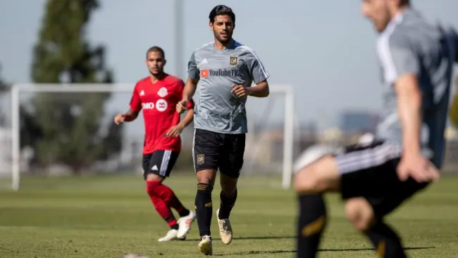 Carlos Vela corre en una práctica con LAFC