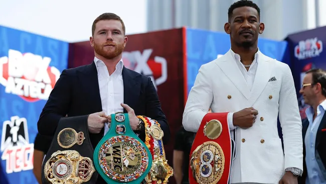 Saúl Álvarez y Jabos lucen sus cinturones