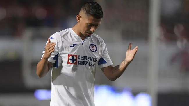Elías Hernández en partido con Cruz Azul 