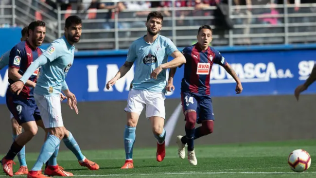 Araujo, en una jugada en el Eibar vs Celta de Vigo