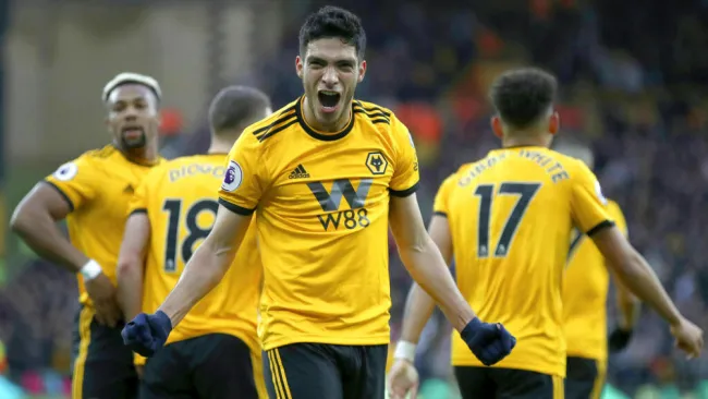 Raúl Jiménez festeja anotación frente al Cardiff 