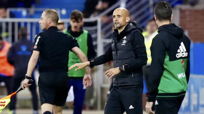 Miguel Cardoso durante un encuentro del Celta