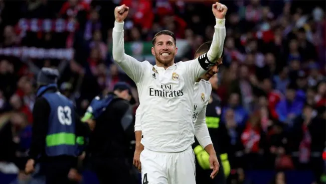 Sergio Ramos festejando un triunfo con el Real Madrid 