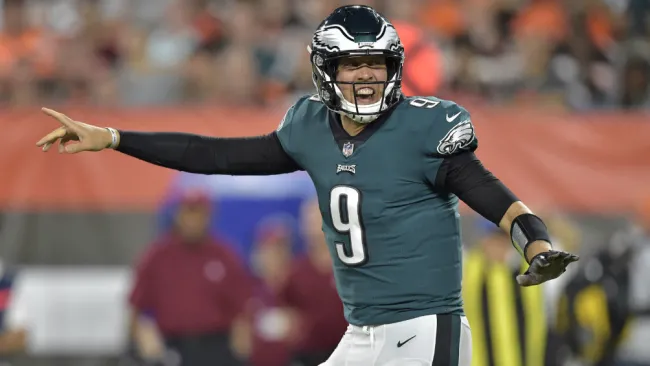 Nick Foles durante un partido con los Eagles