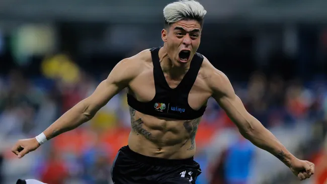 Fernández festeja su gol contra América