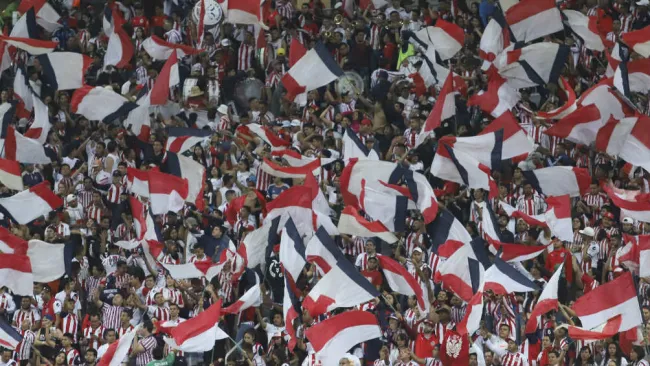 Aficionados de Chivas en el Estadio Akron 