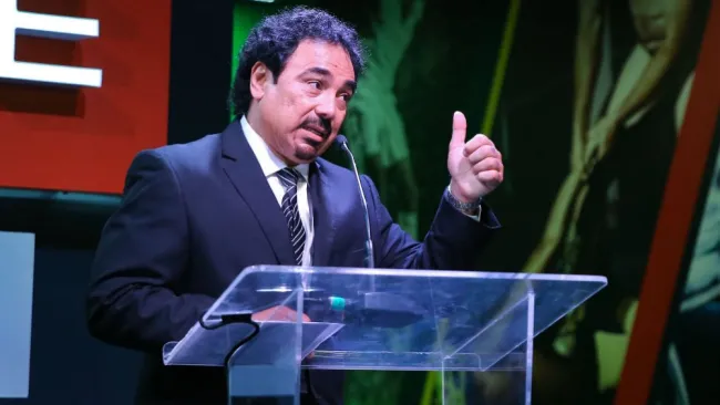 Hugo Sánchez durante un evento