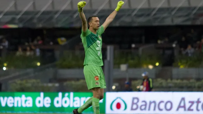 Marchesín, en festejo durante juego del América