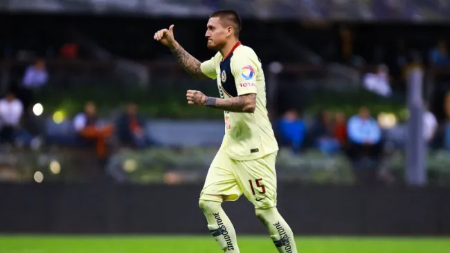 Castillo festeja gol en el Estadio Azteca