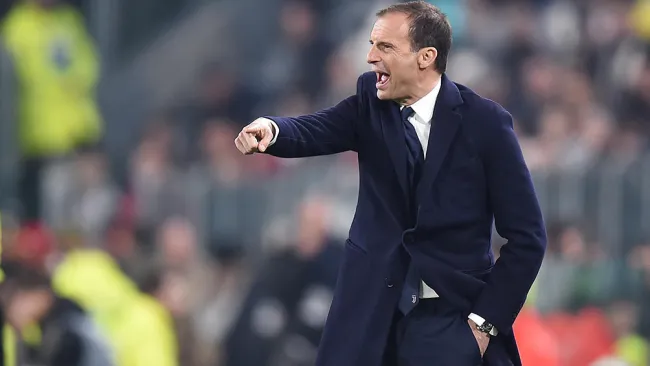 Massimiliano Allegri da indicaciones en juego de la Juventus 
