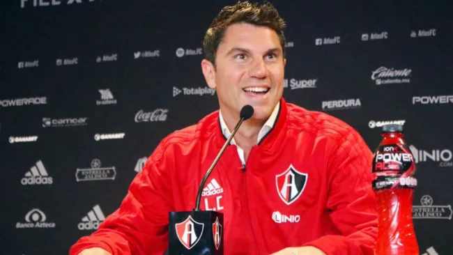 Leandro Cufré durante una conferencia de prensa