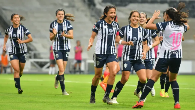 Monterrey Femenil celebra una anotación frente a Morelia 