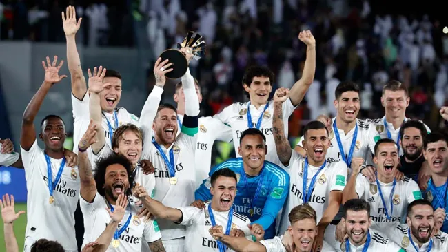 Jugadores del Real Madrid festejan el título