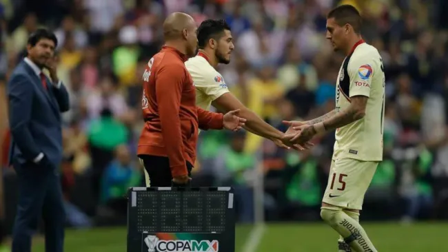 Castillo sale de cambio en Clásico Nacional