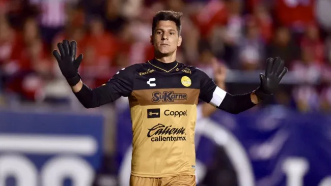 Gaspar Servio durante partido de Dorados